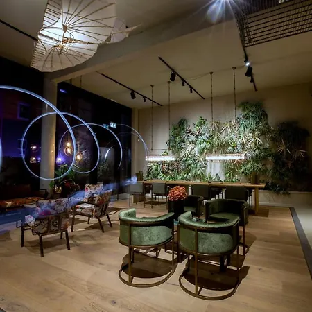 Aeronaut Service Apartments Powered By Pearl 1-2